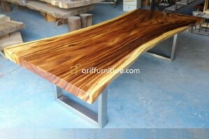 Meja Makan Trembesi Kaki Stainless Model Terbaru