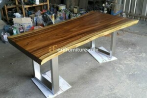 Meja Makan Trembesi Minimalis Kaki Stainless