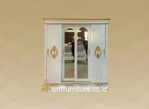 Lemari Pakaian Mewah 4 Pintu Ukir Klasik