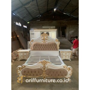 Tempat Tidur Ukir Mewah Model Klasik